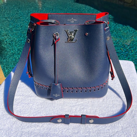 Louis Vuitton Lockme Braided Bucket Bag - Picture 3 of 17